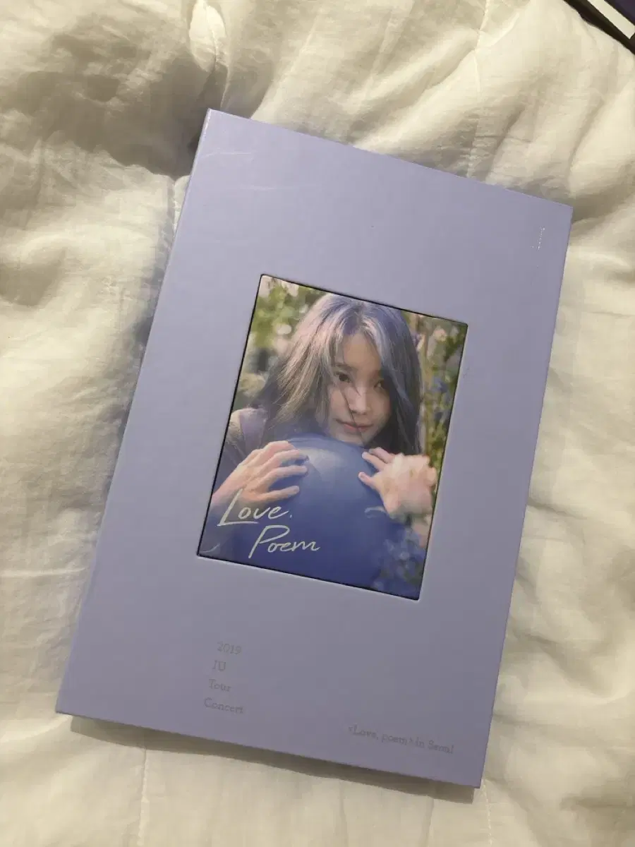 급처 아이유 2019 러브포엠콘서트 dvd (포카포함)